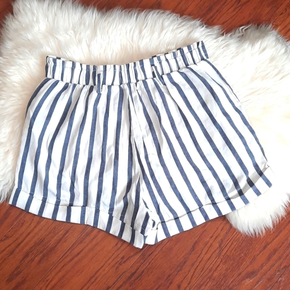 Haute Monde Striped Flat Front Cuffed Shorts - Picture 3 of 3